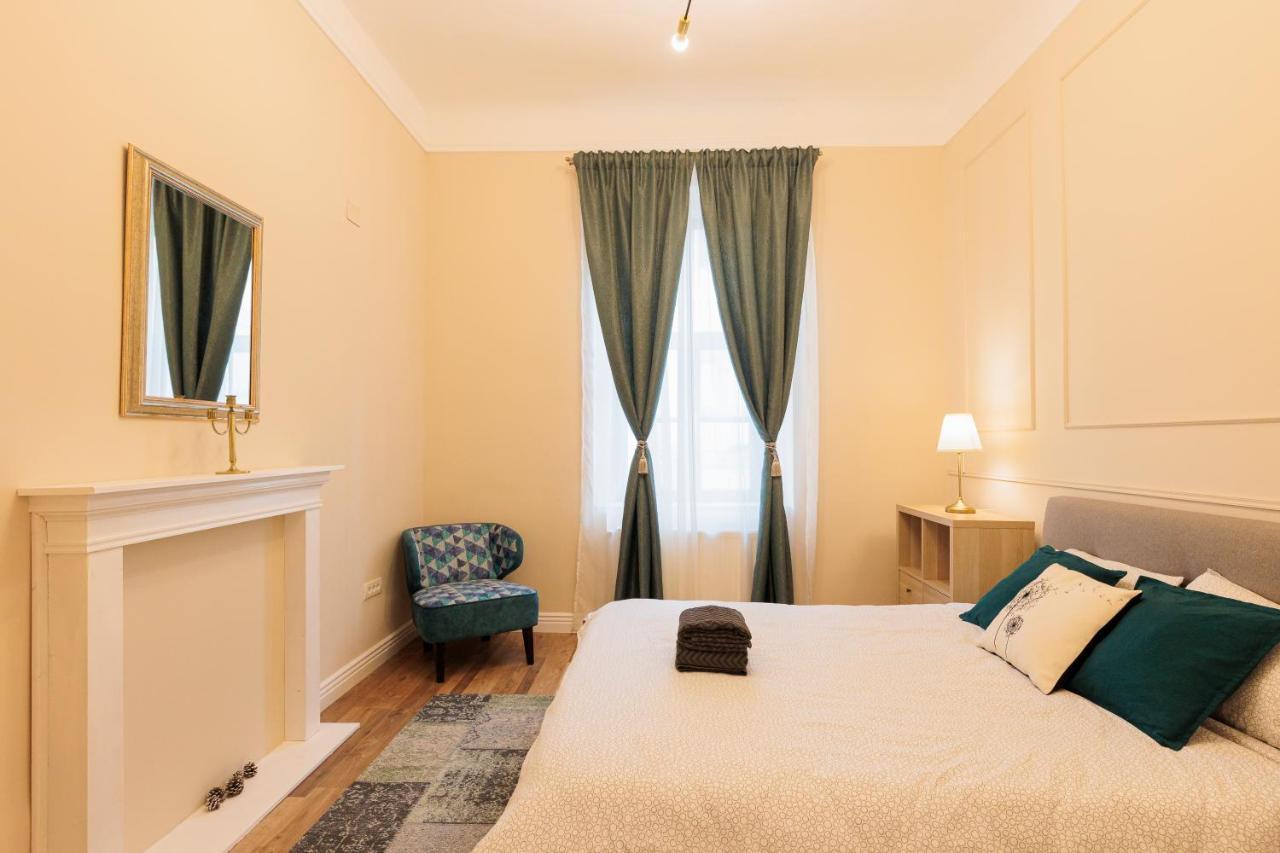 Cozy Apartment In The Historical City Center Timisoara Esterno foto