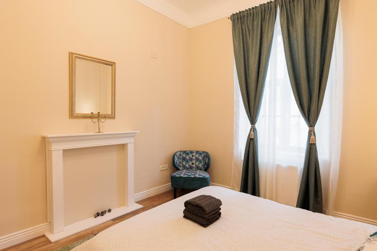 Cozy Apartment In The Historical City Center Timisoara Esterno foto